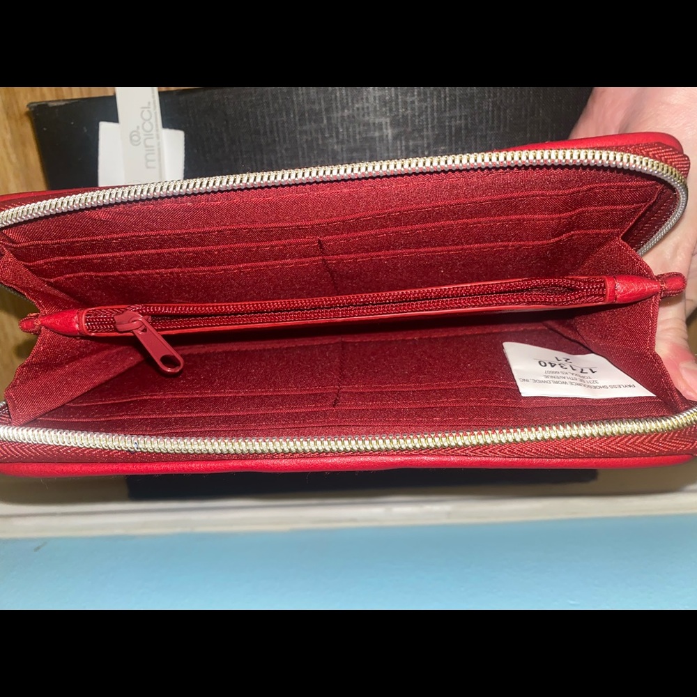 Red wallet - Picture 2 of 2